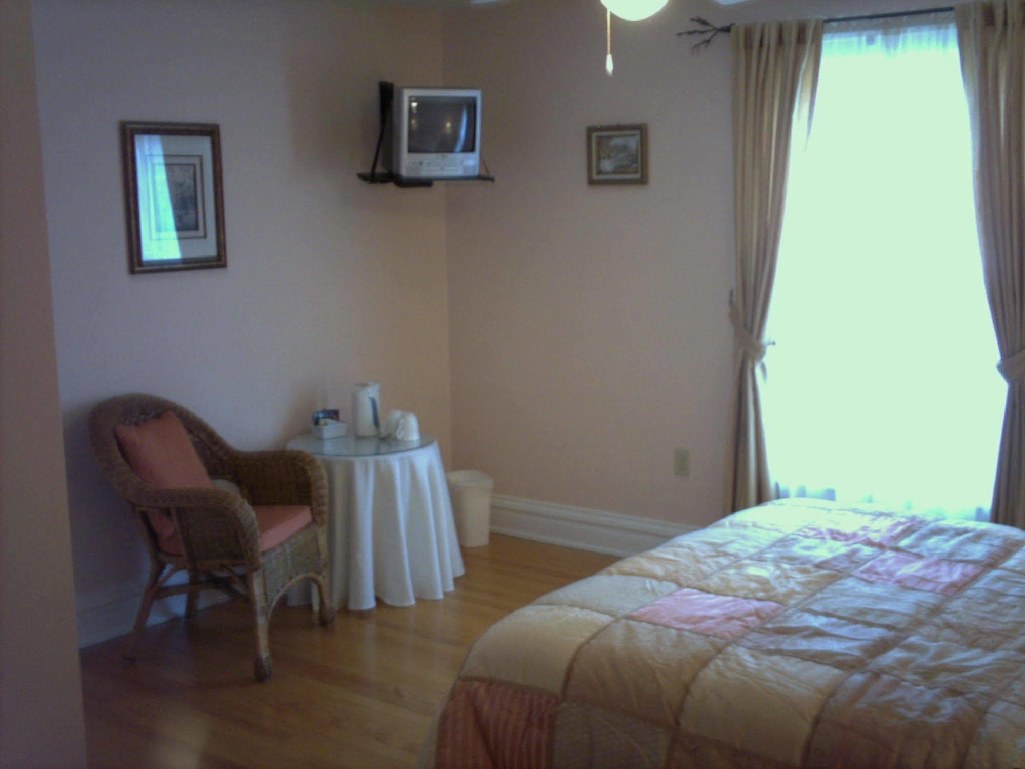 Four Creeks Bed & Breakfast Girard Εξωτερικό φωτογραφία
